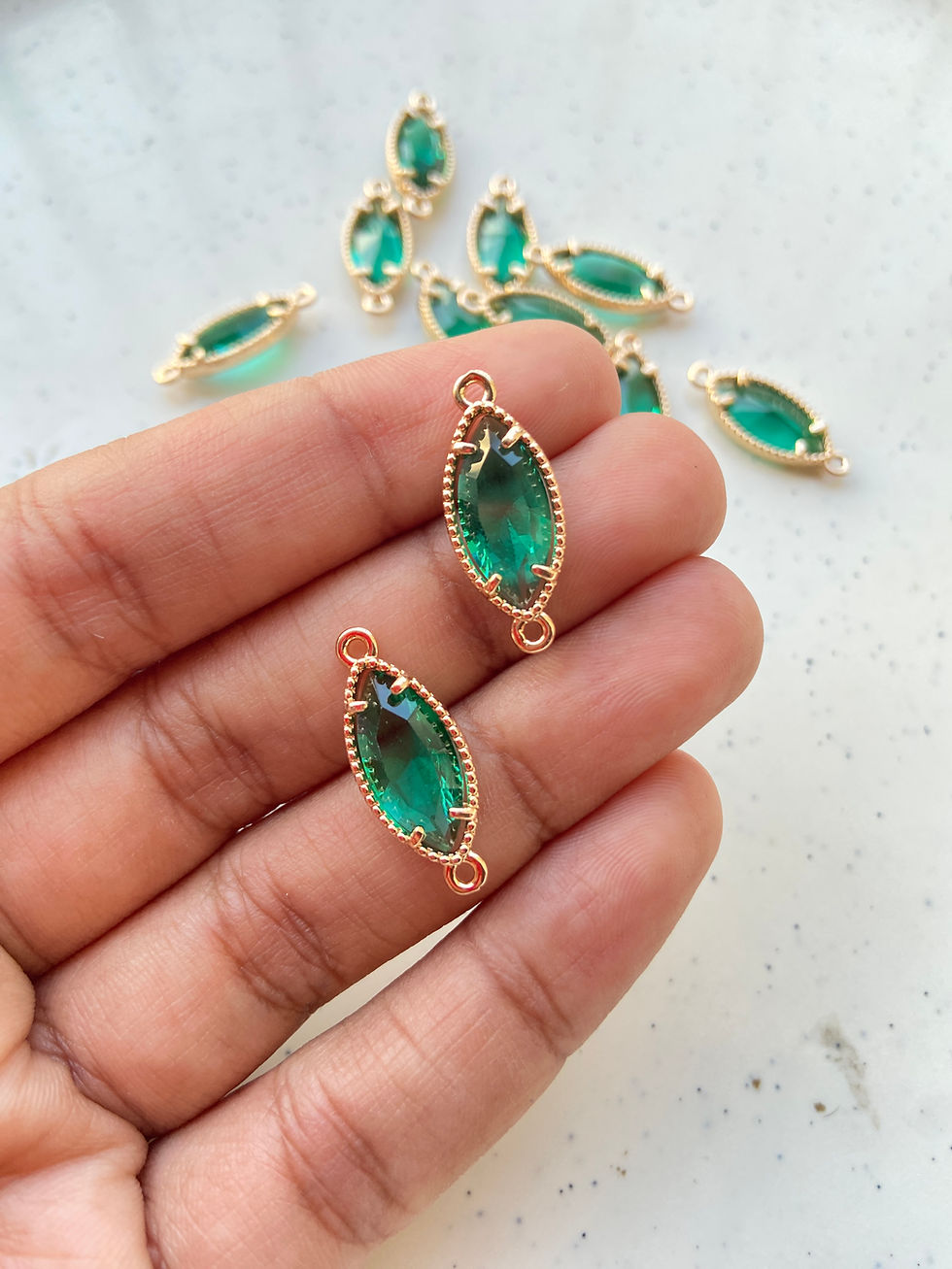 Thumbnail: Faceted glass zircon leaf shape connector