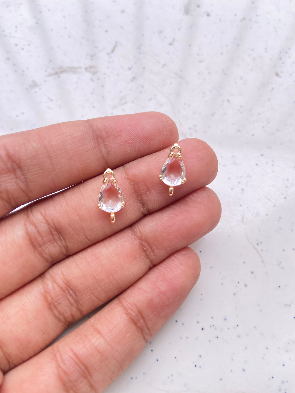 Thumbnail: Faceted glass small drop connector