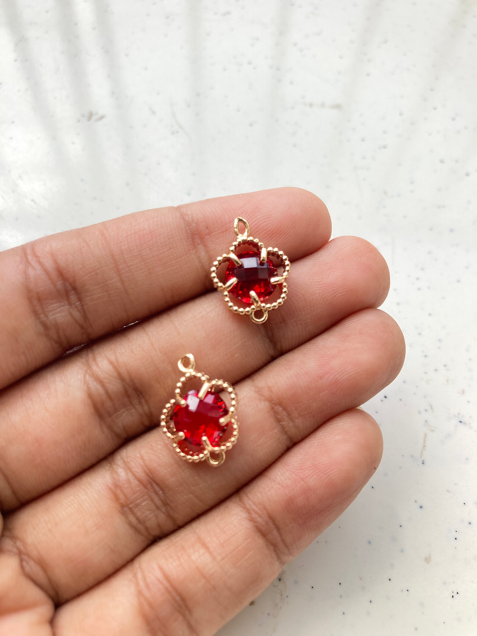 Thumbnail: Faceted glass flower shape connector