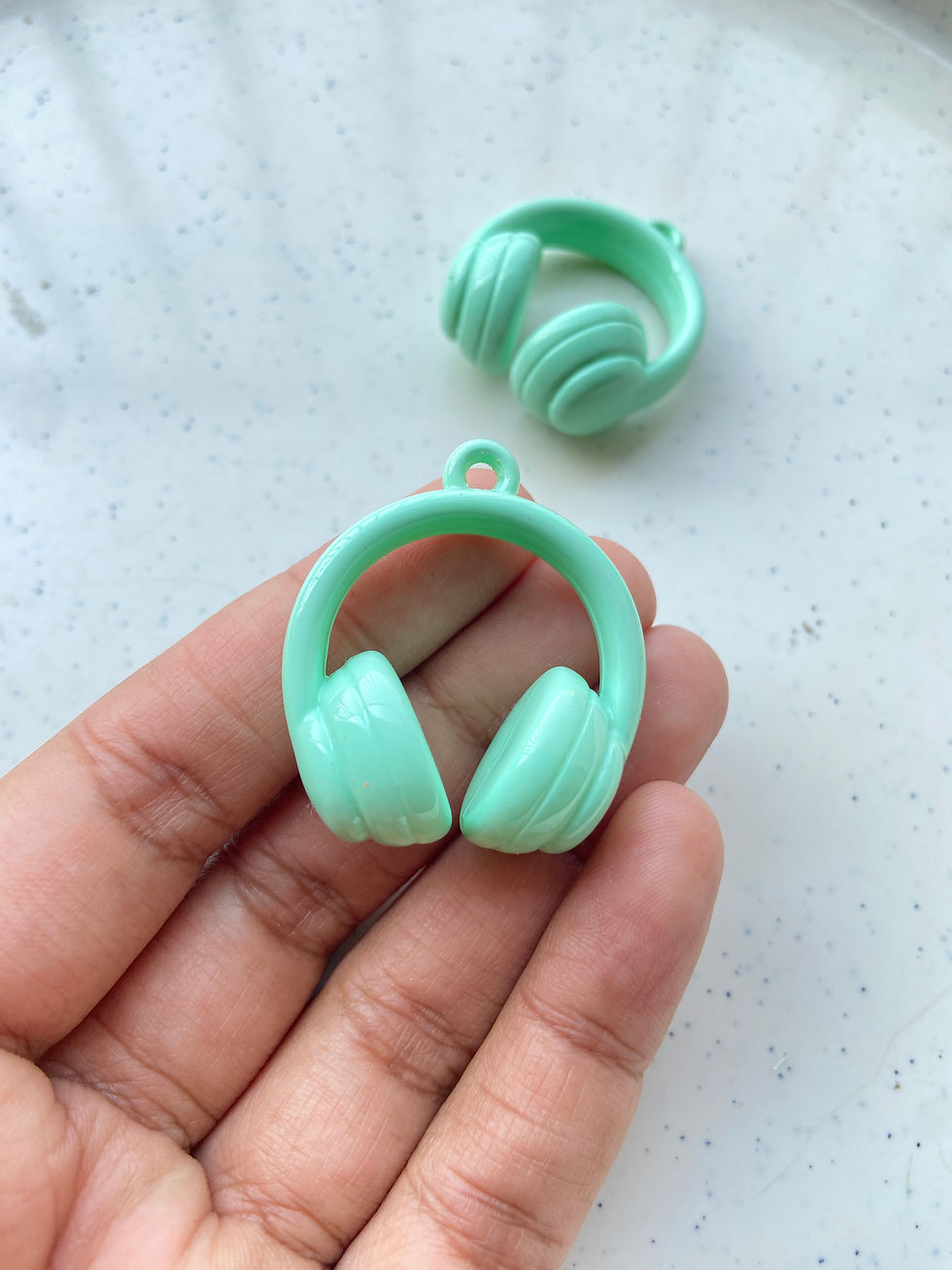 Thumbnail: 37*32.5*17mm, Solid mixed colour acrylic headset charm