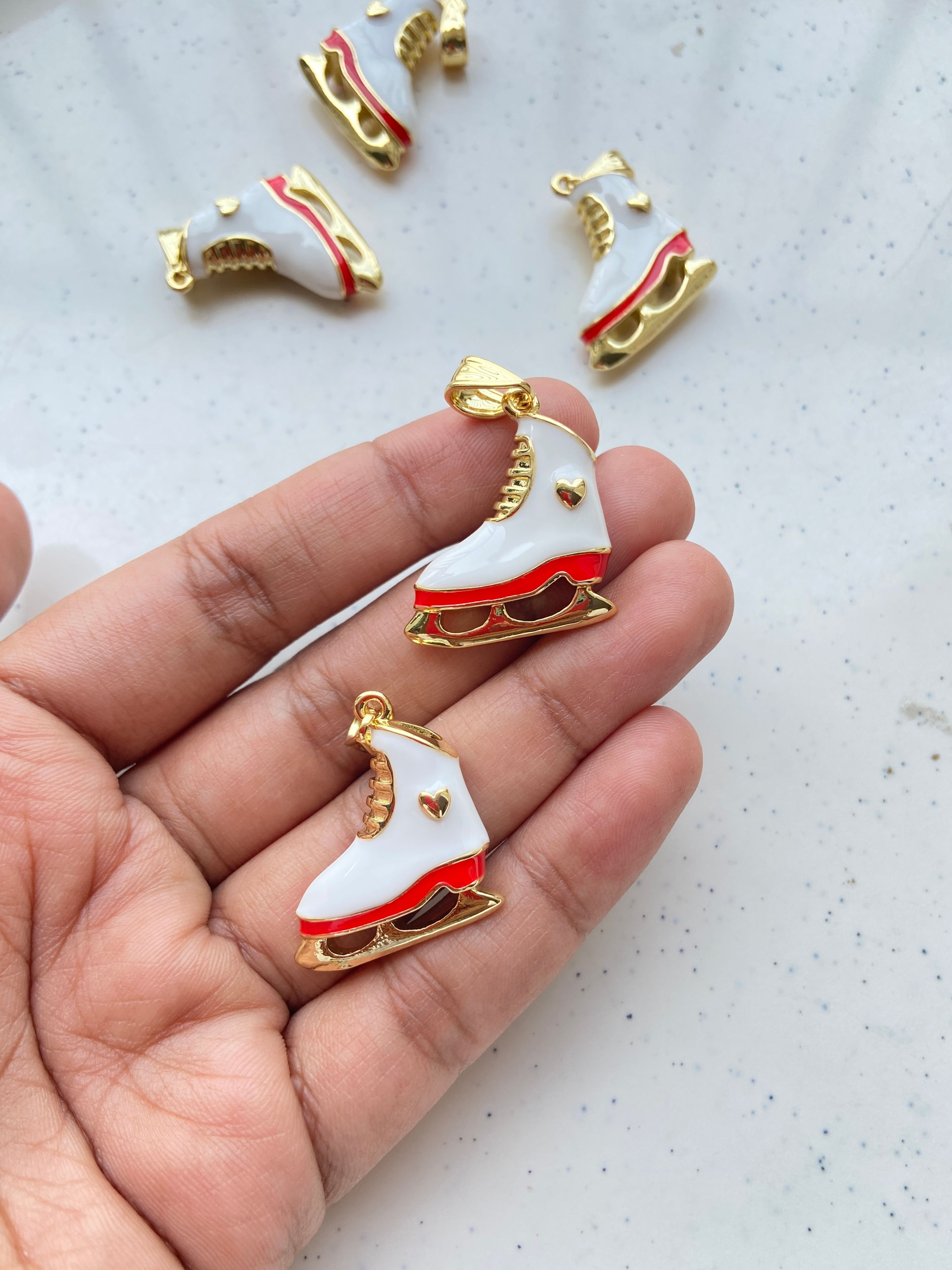 3D enamel ice-skate charm, anti-tarnish