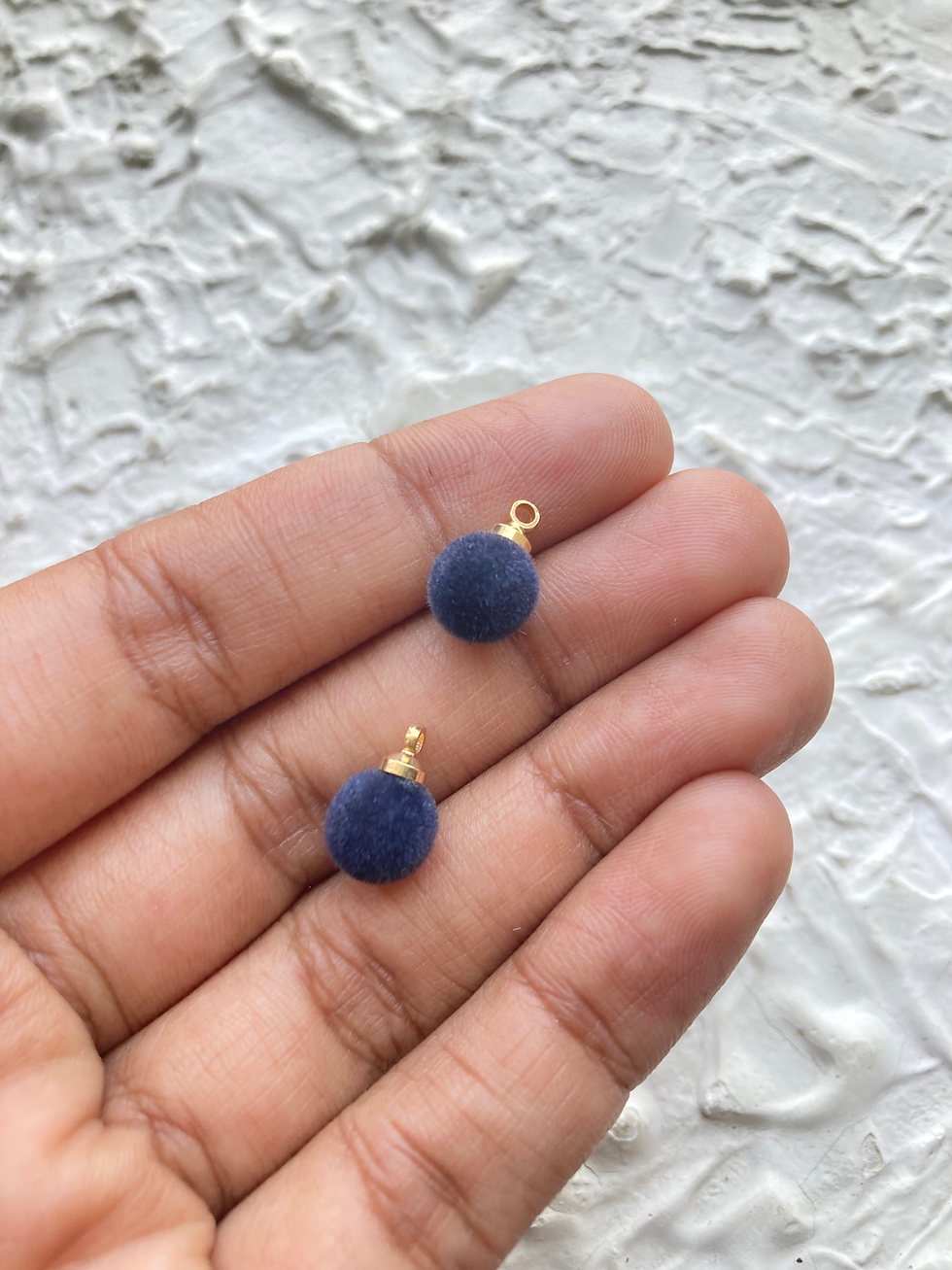 Thumbnail: Velvet texture round charm