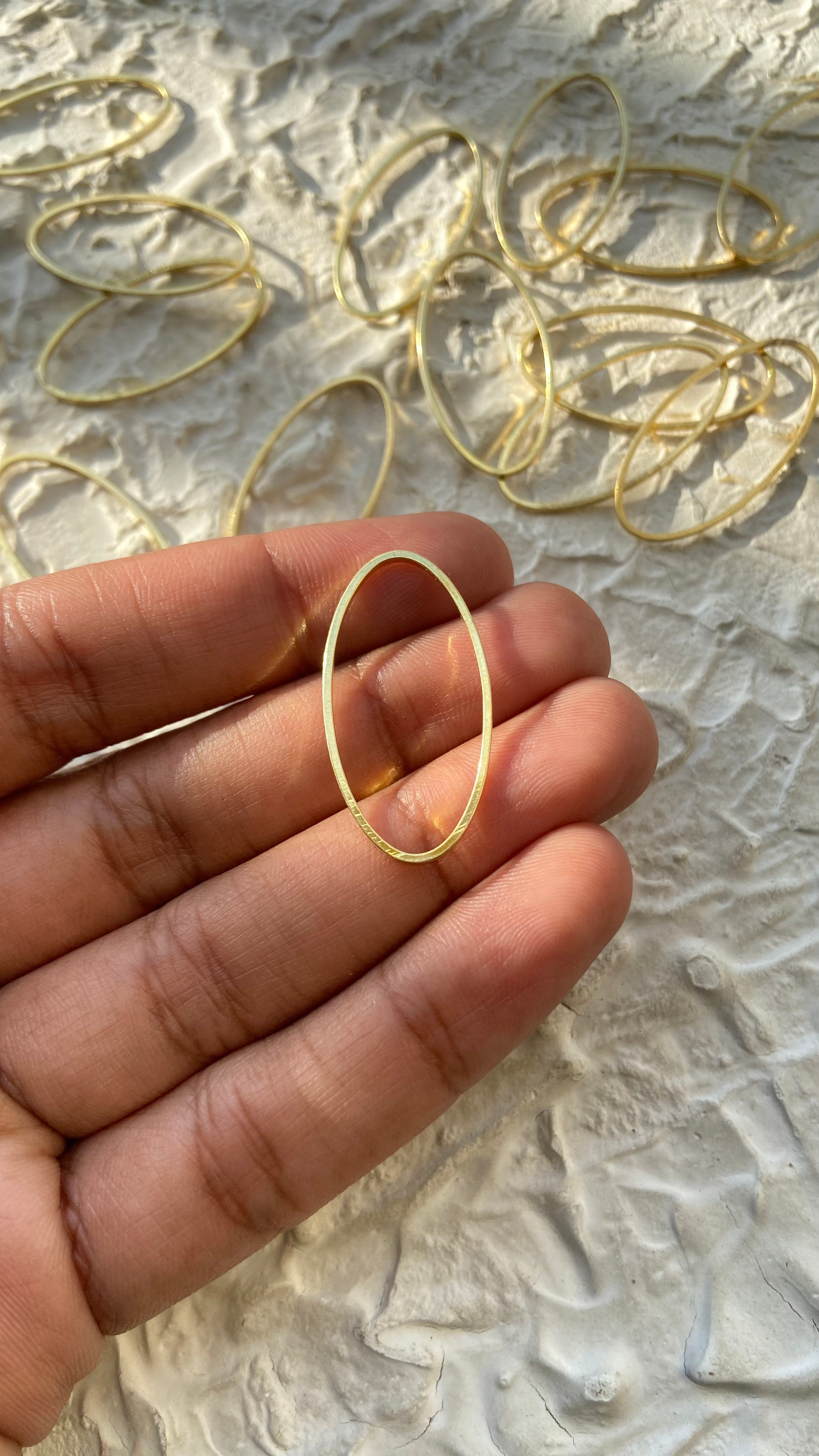 Medium oval Bezel