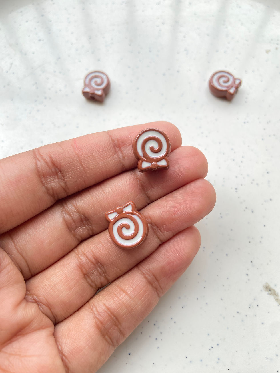 Thumbnail: Swirl lolipop acrylic bead, vertically drilled (1pc) (Part-1)
