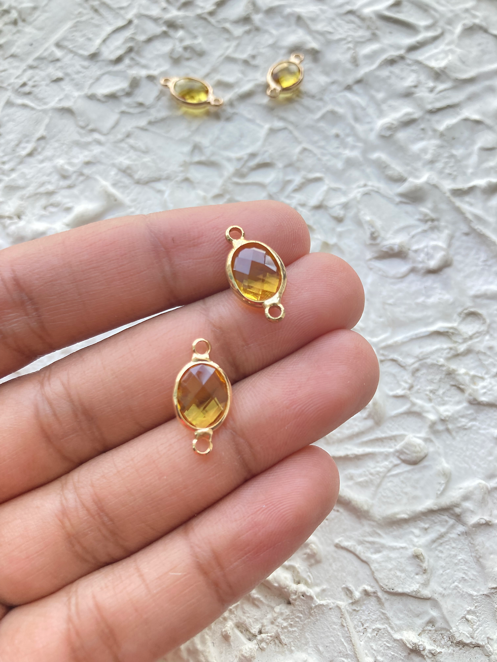 Thumbnail: Faceted glass small oval connector