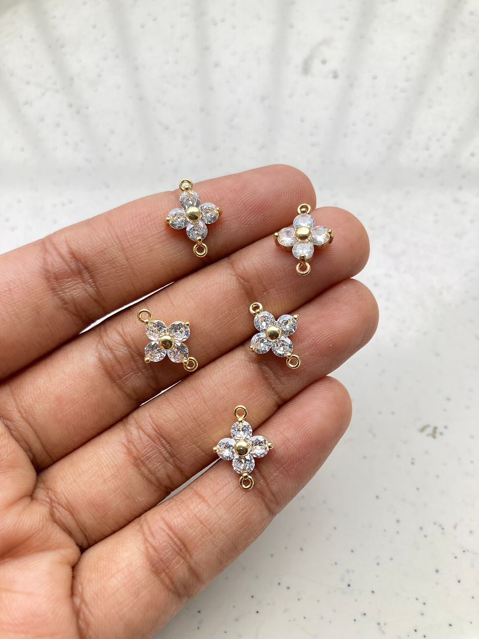 Thumbnail: 18k gold plated four leaf zircon connector