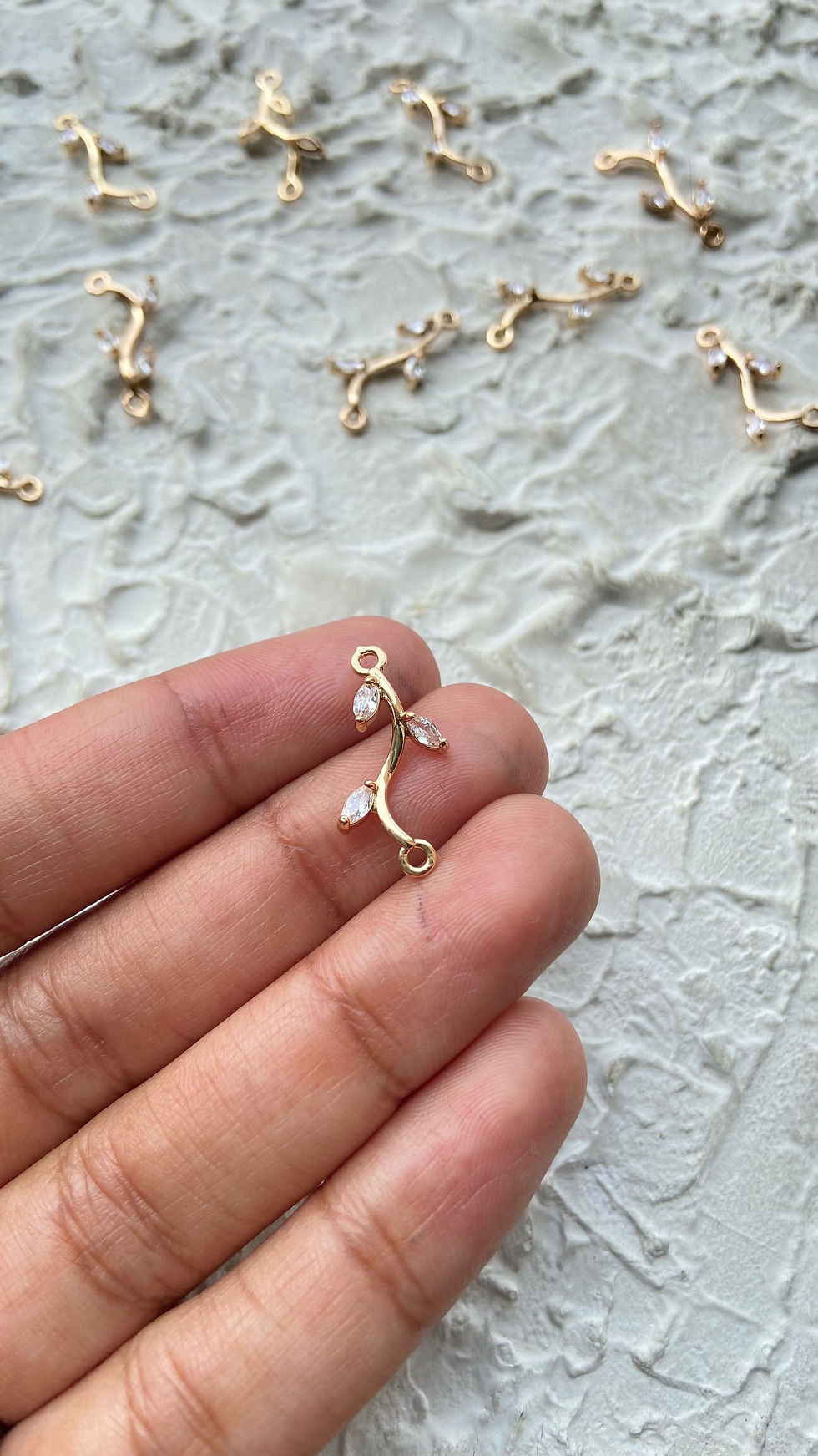 Thumbnail: zircon leaf and stem connector, Anti tarnish (1pc)