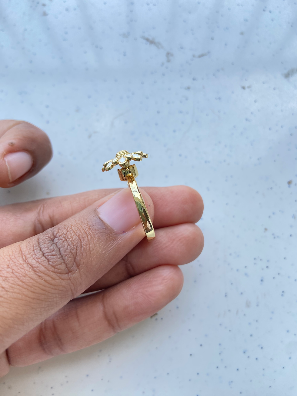 Thumbnail: Rotating daisy adjustable ring