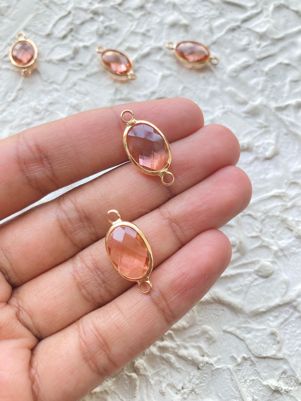 Thumbnail: Faceted glass oval connector