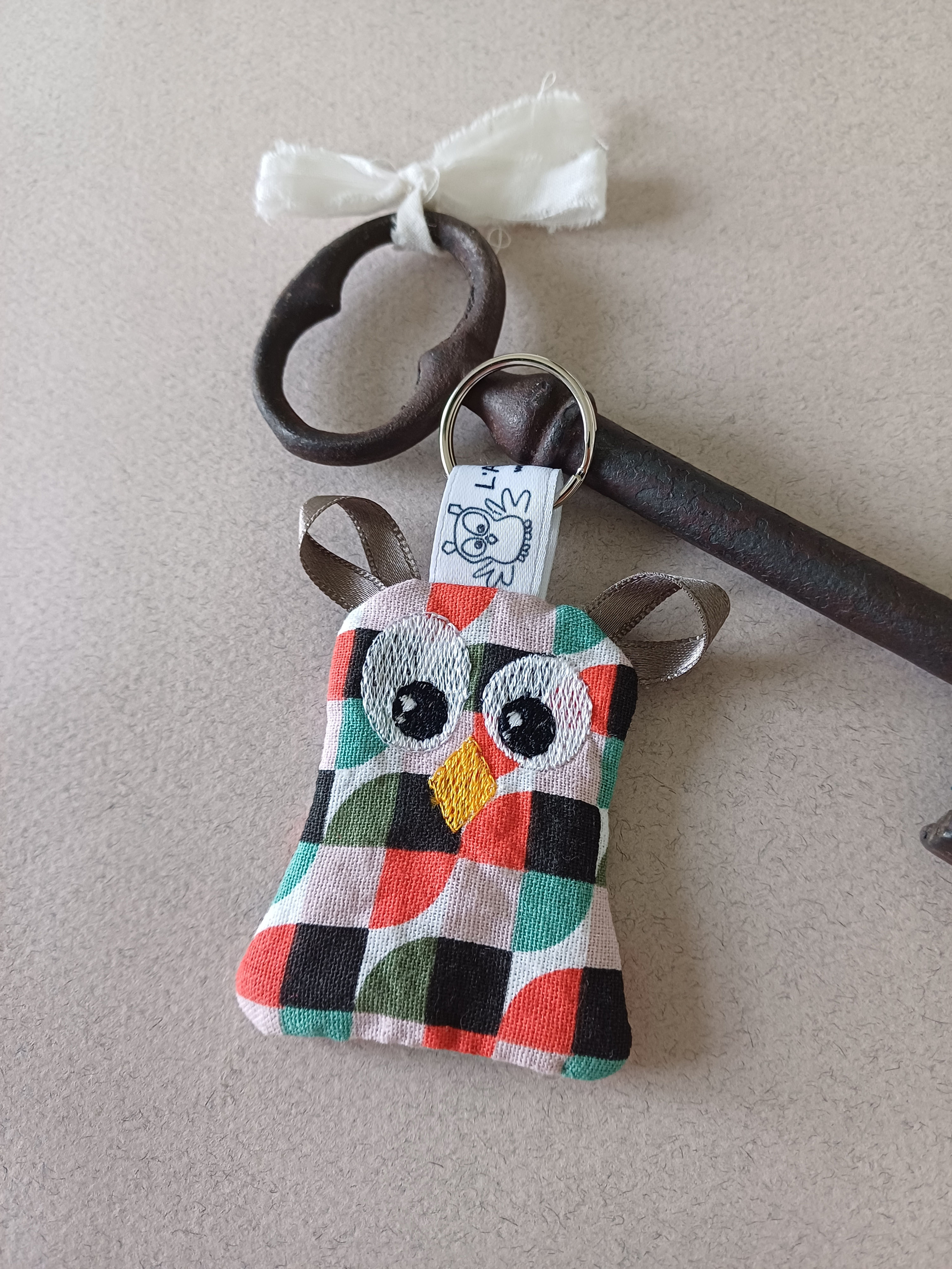 Porte-clés hibou en tissu style vintage rouge