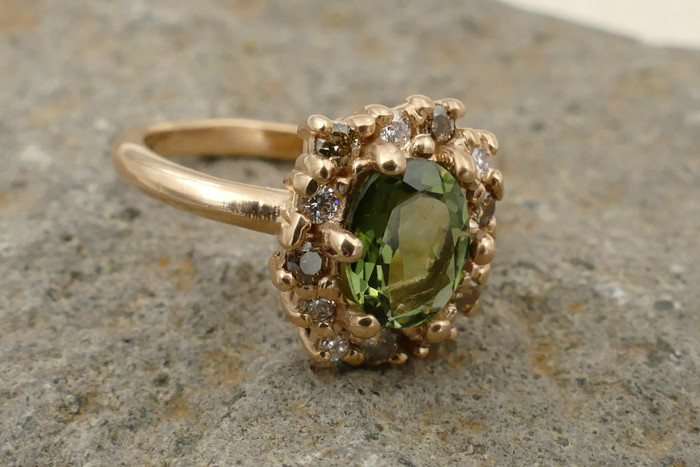 Miniaturbild: Rotgoldring mit Turmalin und Brillanten