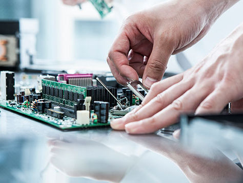 INFINEON TECHNOLOGIES AG - ČIPY PRO AUTOMOTIVE, IOT, SMART HOMES NEBO ROBOTY
