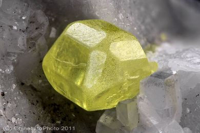 義大利卡拉拉的自然硫非常稀有,是極富收藏價值的礦物標本