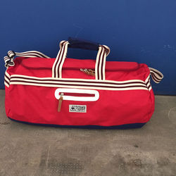 bolso rojo manijas rayadas