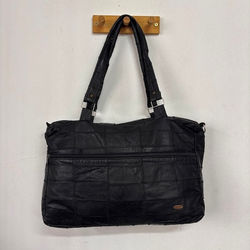 cartera negra costuras