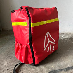 Mochila delivery roja cerrada