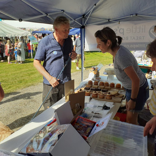 martin clunes, little p's treat boxes, weldmar fete, charity event 