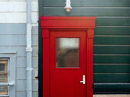 Uma porta, um chamado e sonhos que se realizam
