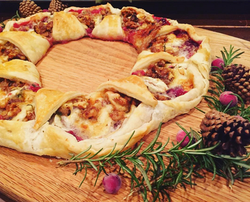 Cranberry Baked Brie Wreath