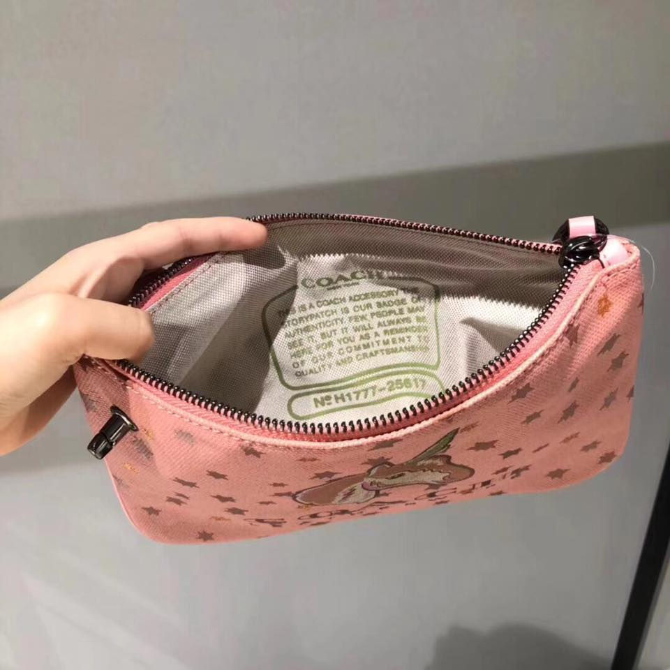 Thumbnail: Unicorn Turnlock Pouch 26 Coach 25617