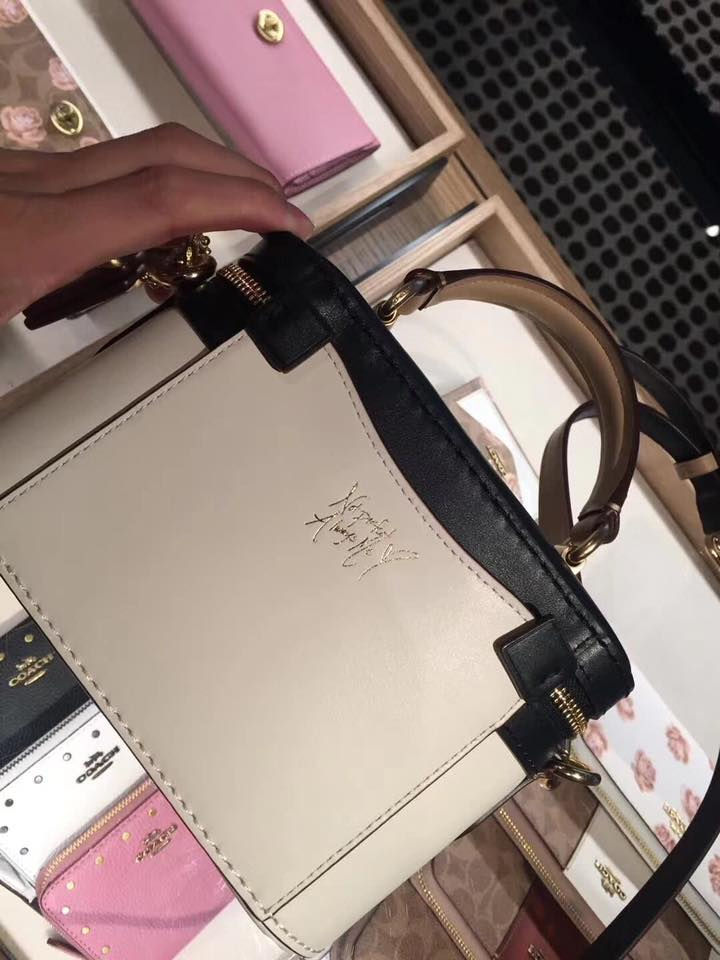 Thumbnail: Selena Trail Bag In Colorblock Coach 39291