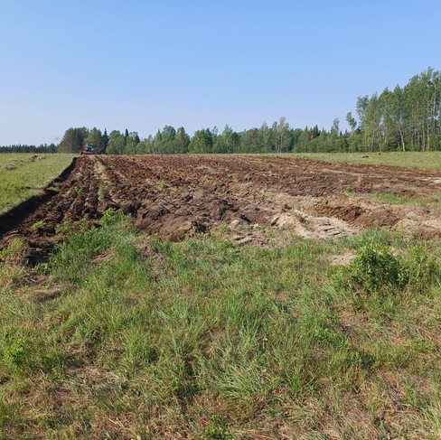 Labourage du champ par Culture MB à La Ferme Végétale