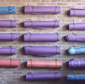 Tarifs pour les cours de yoga privés en groupe avec Heather, adaptés aux occasions spéciales comme enterrements de vie de jeu