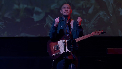 Manny Uson Leading Worship