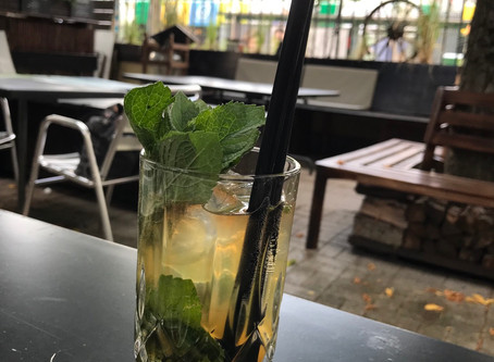 Herrlich ins Wochenende starten... Lust auf einen Apéro bei uns im Garten?