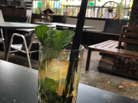 Herrlich ins Wochenende starten... Lust auf einen Apéro bei uns im Garten?