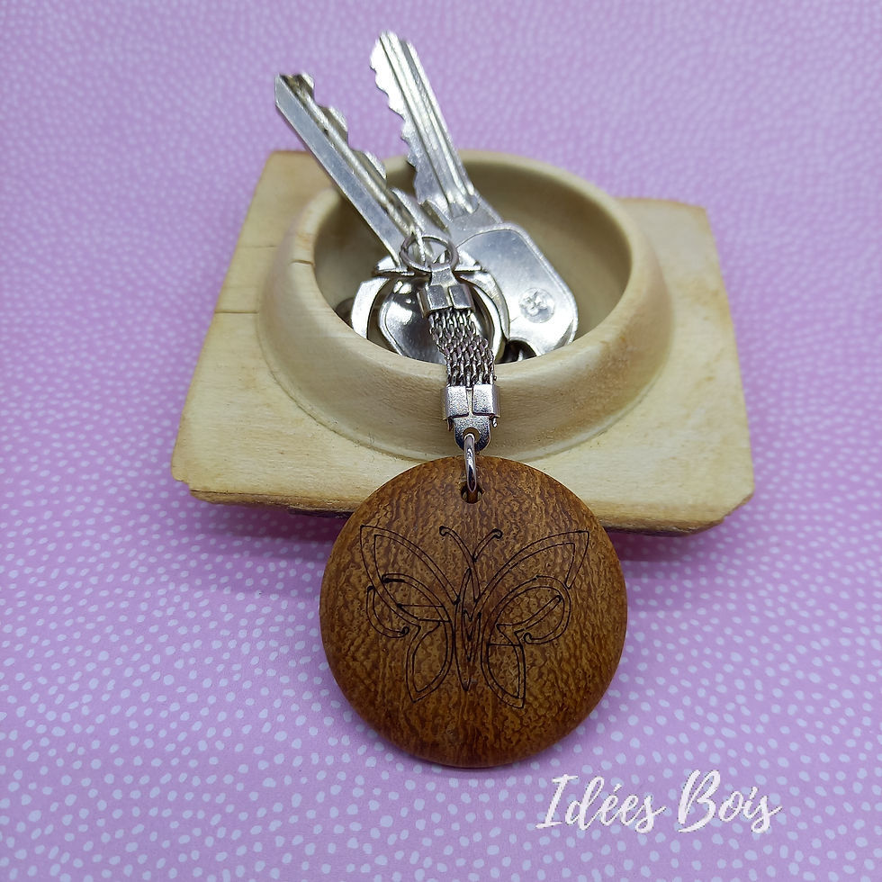 Porte clés papillon en manguier