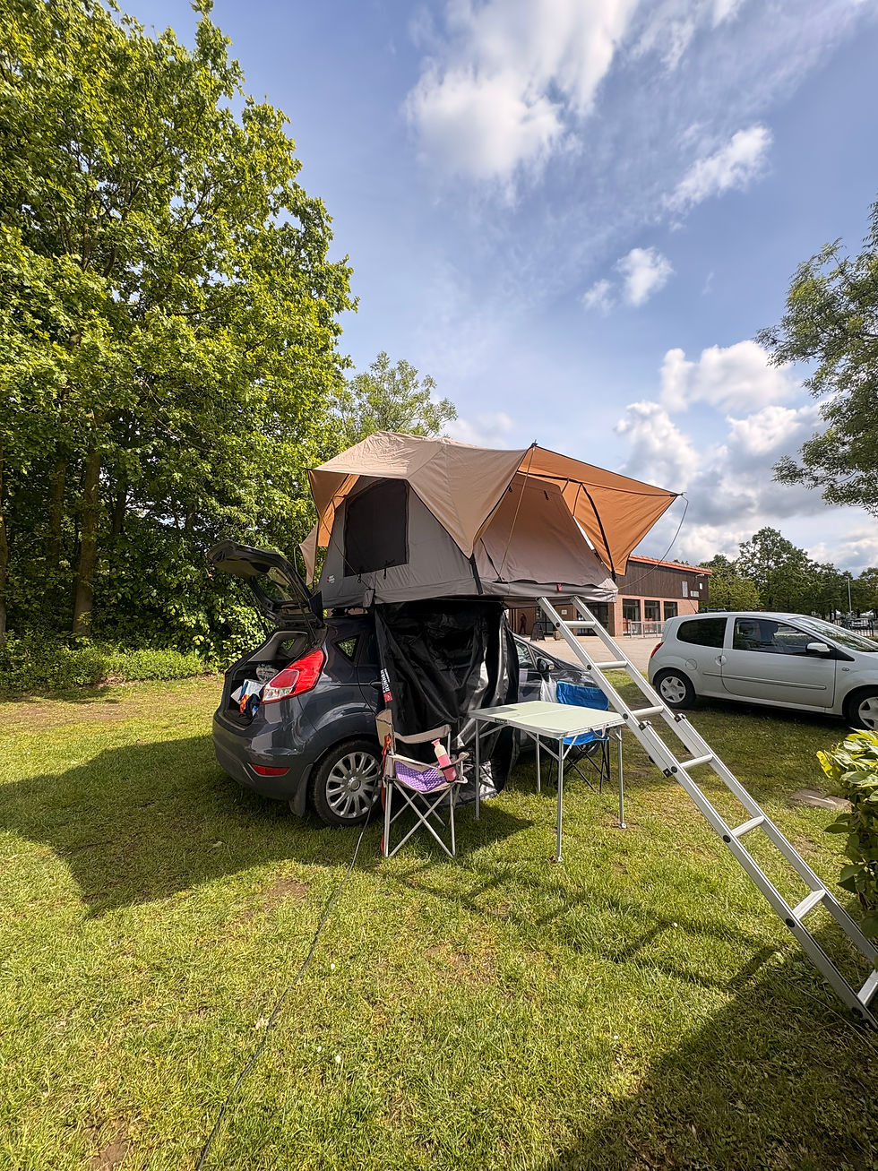 This is the Front Runner Featherlite rooftoptent from Arvo Outdoor