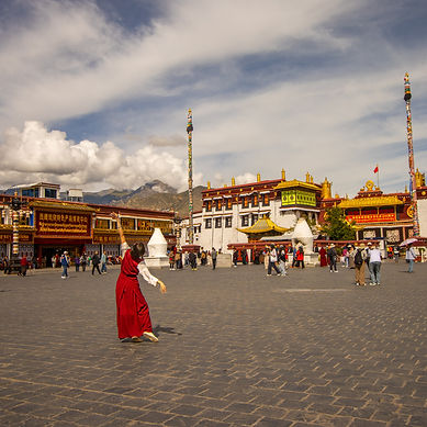 Picture of a city square in Lhasa