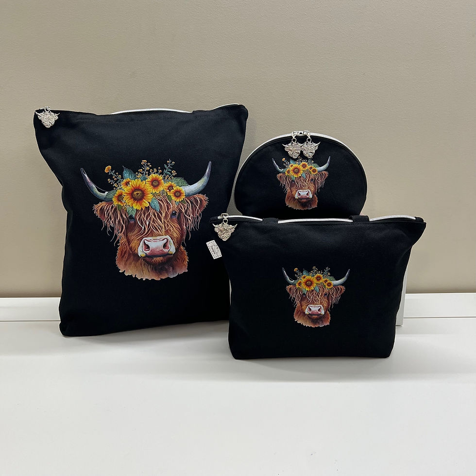 Thumbnail: Highland Cow Zippered Tote