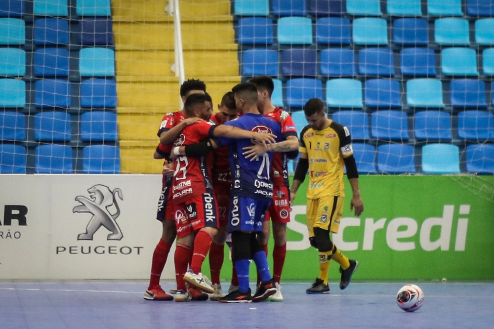 Crédito: Leonardo Hubbe - Equipes empatam na estreia da Taça Brasil Sicredi