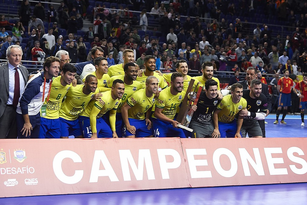 Crédito: Divulgação/UEFA - Seleção Brasileira Campeã do Desafio Internacional após vencer Espanha