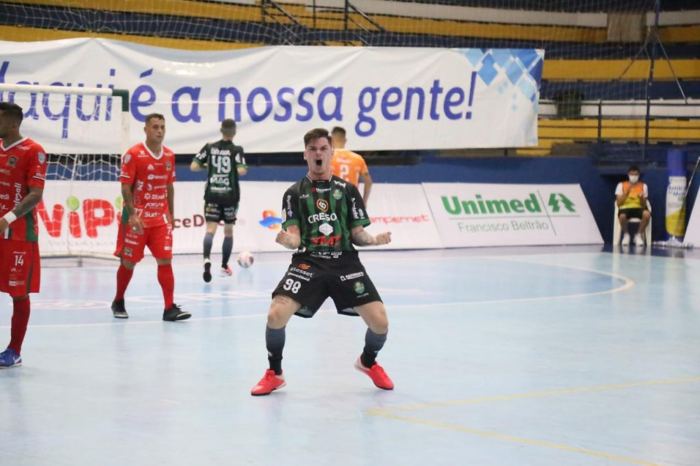 Crédito: Adolfo Pegoraro - O fixo Diego Passamani fez o único gol do Marreco na Série Ouro do Paranaense de Futsal.