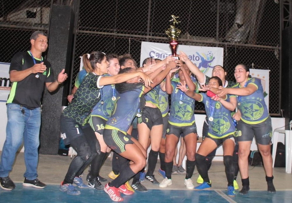 Crédito: Rosivaldo Nascimento/Arquivo Pessoal - Estrelas campeão - Futsal Feminino - Amapá