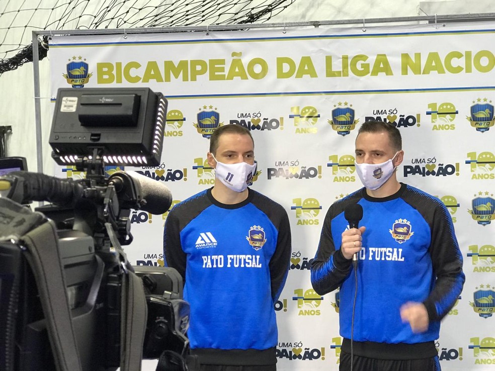 Crédito: Mauricio Moreira - Jogadores dão entrevista antes do início da LNF