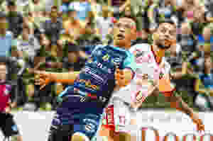 Crédito: Mauricio Moreira - Robério em ação pelo Pato Futsal na temporada 2020