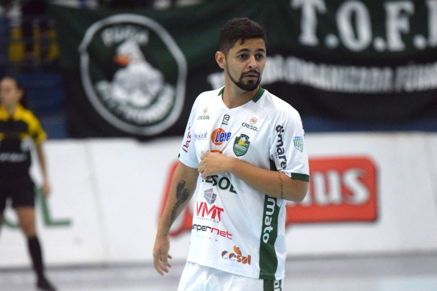 Crédito: Adolfo Pegoraro - O destro Douglas estava no Braga de Portugal