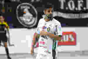 Crédito: Adolfo Pegoraro - O destro Douglas estava no Braga de Portugal