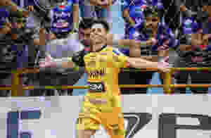 Crédito: Reprodução - João Guilherme comemorando gol pelo Jaraguá