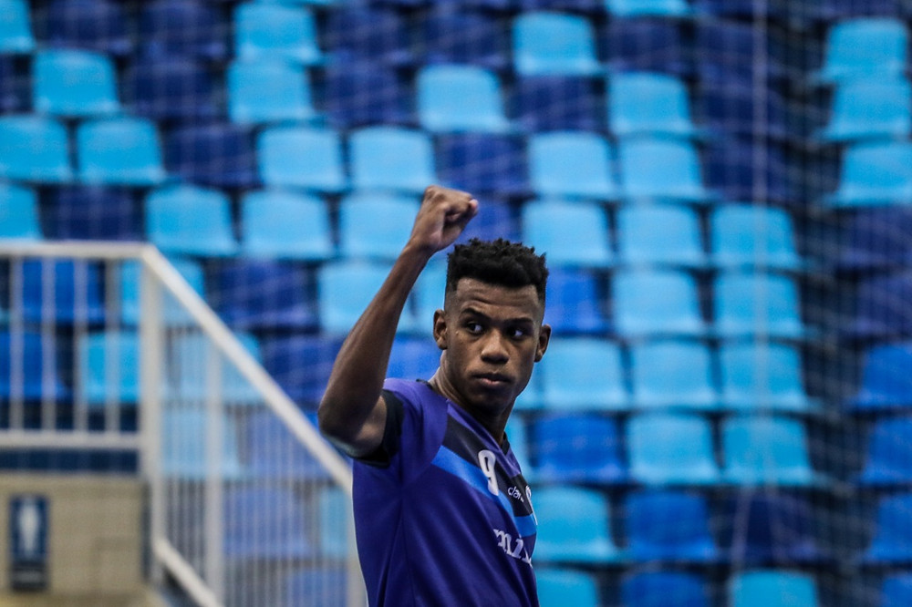 Crédito: Leonardo Hubbe - Pivô Renato marcou o primeiro gol do Minas na competição