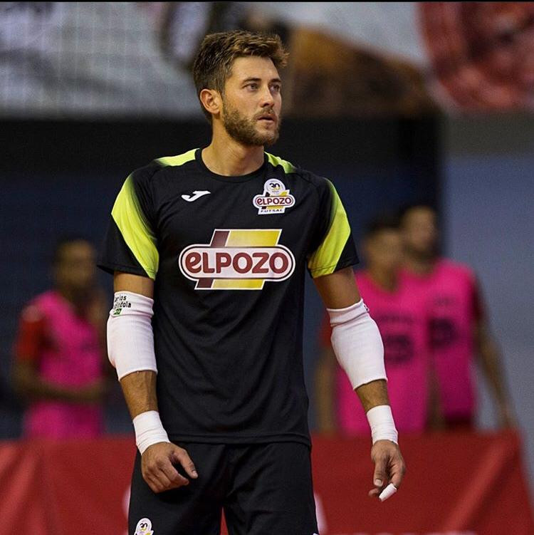 Crédito: Divulgação Instagram - Espindola é convocado no lugar do Guitta, após sofrer uma lesão no treino.