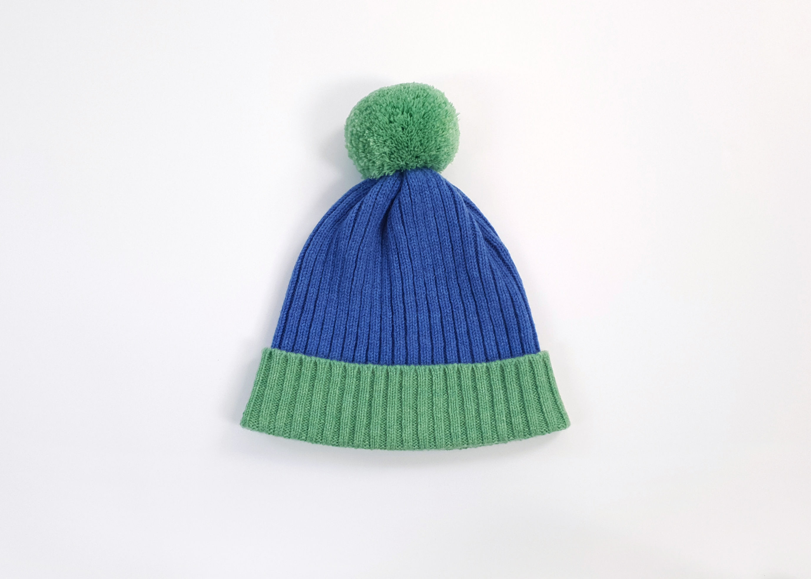 Block coloured rib knitted lambswool hat in blue and green