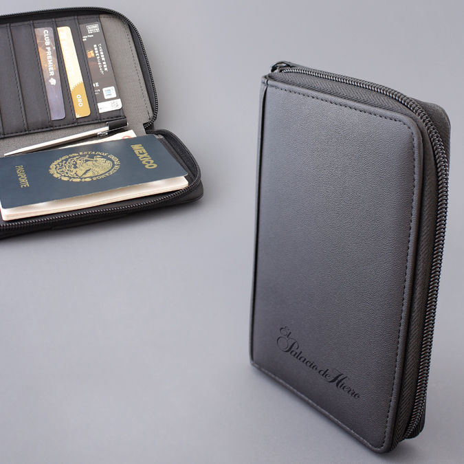 Porta Pasaporte Takayama Kuma