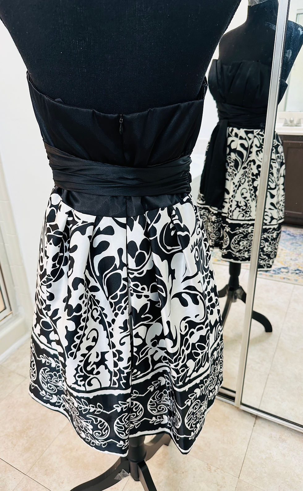 Blondie Nites by Stacy Skylar Satin Cocktail Dress - *Size 11