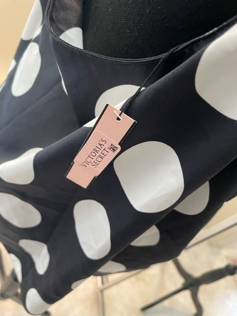 Thumbnail: Nwt Victoria Secrets 100% Silk Black and White Sleeveless Top - Size XL