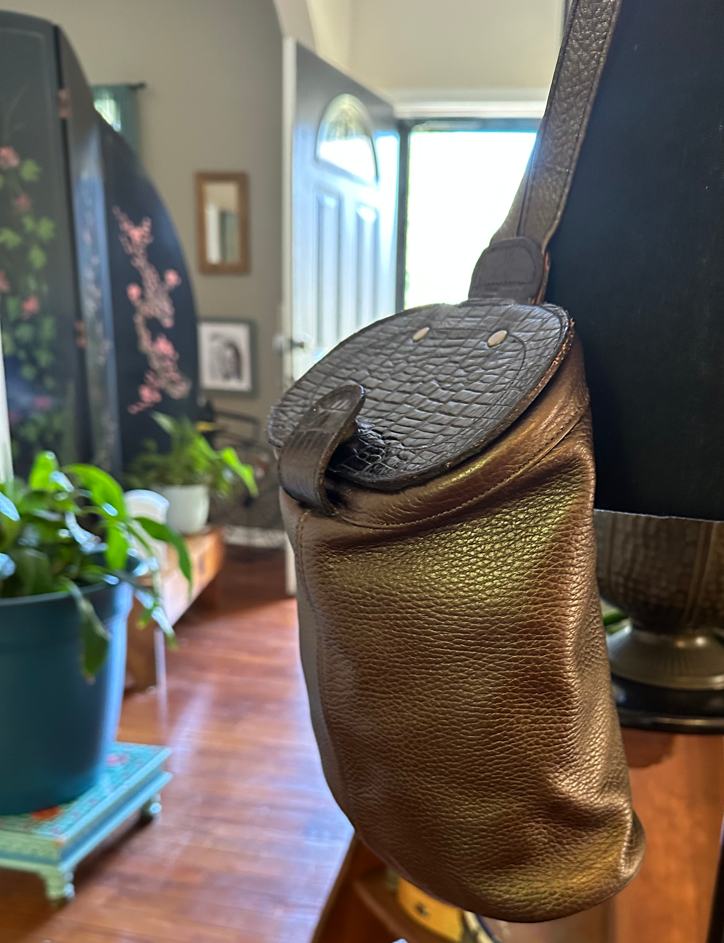 Maxx New York Bronze Leather Bucket Stykle Shoulder Purse